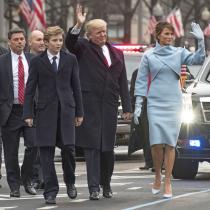 Верх элегантности: платье Мелании Трамп для инаугурации президента США и другие ее наряды (фото) Голубое платье жены трампа на инаугурации